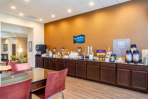 Clarion Pointe Harrisonburg image 21