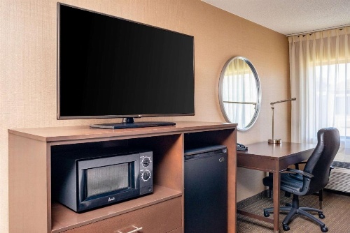 Clarion Pointe Harrisonburg image 31