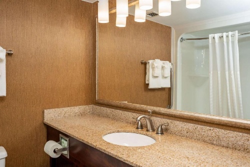 Clarion Pointe Harrisonburg image 33